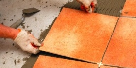 Укладка керамической плитка на пол